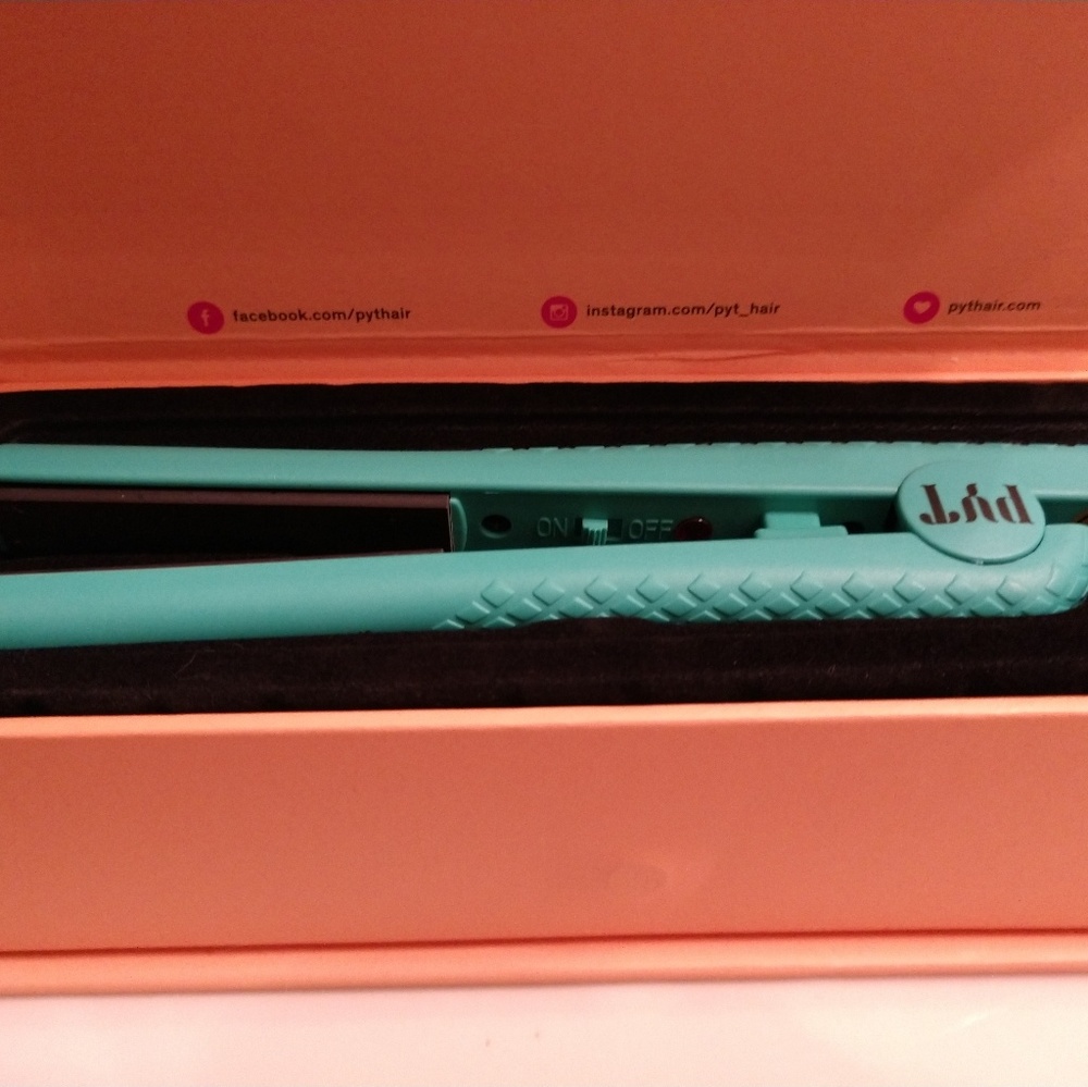 PYT mini straightener in Turquoise